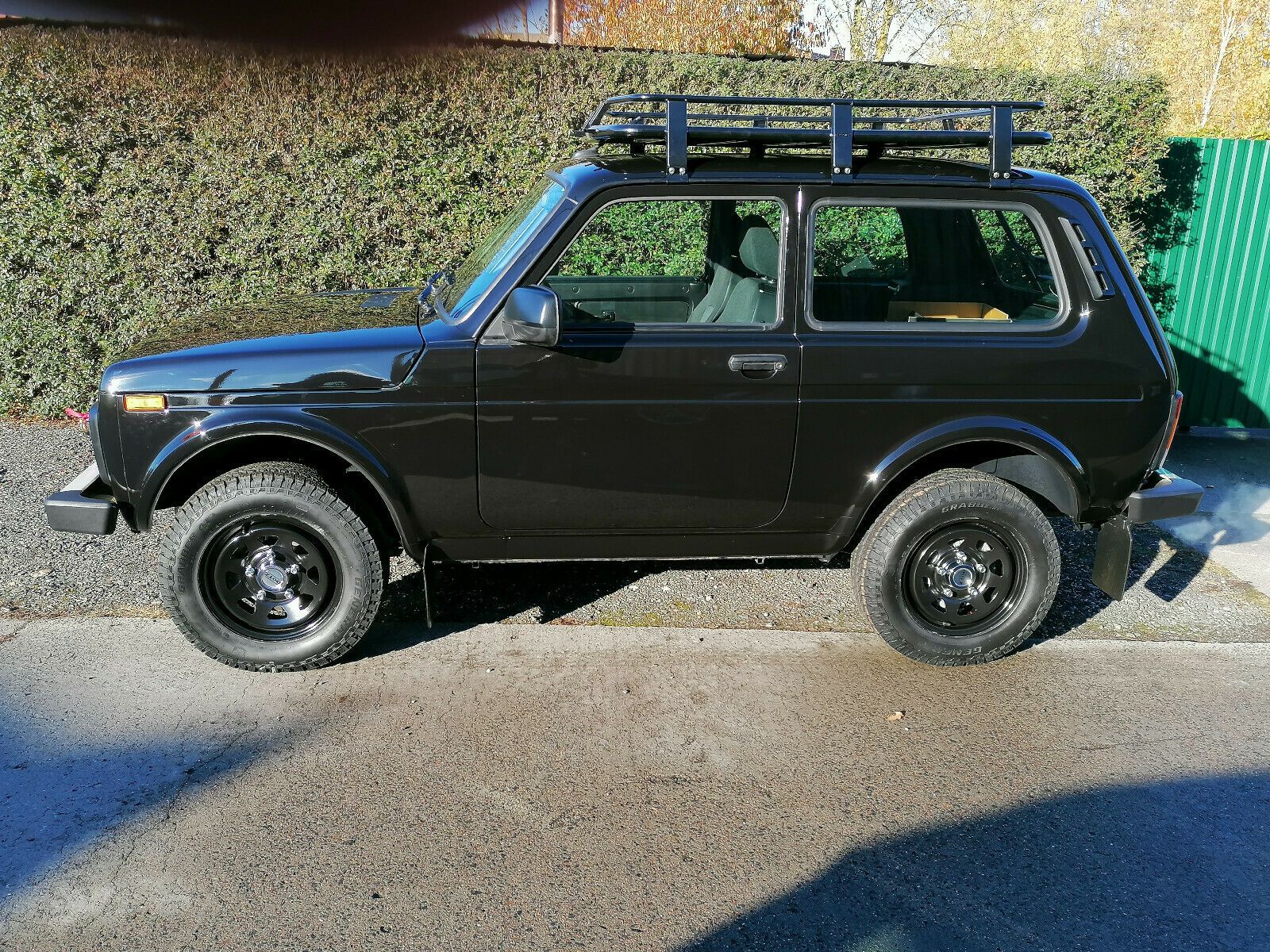 Fahrzeugabbildung Lada NIVA LEGEND! SEILWINDE, AHK, DACHFGEPÄCKTRÄG.!