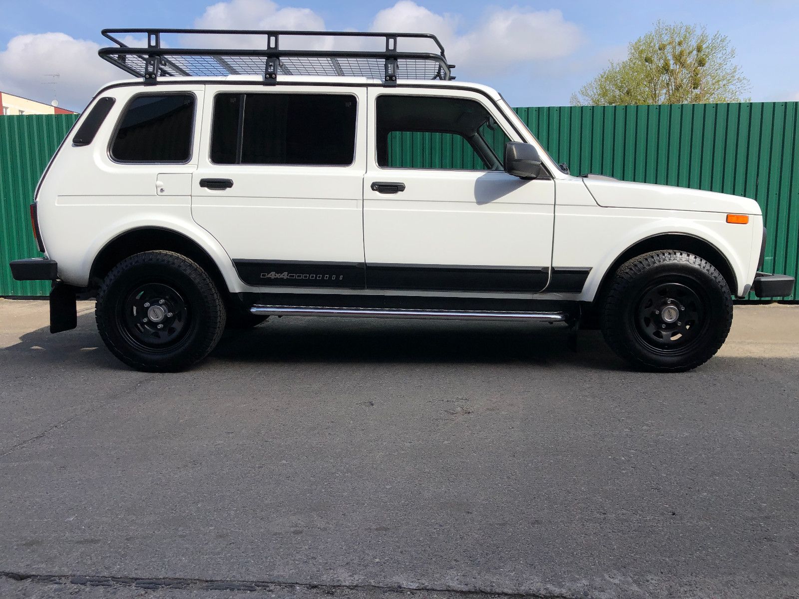 Fahrzeugabbildung Lada NIVA 5-TÜRIG! "PREMIUM PLUS" KLIMA! am LAGER