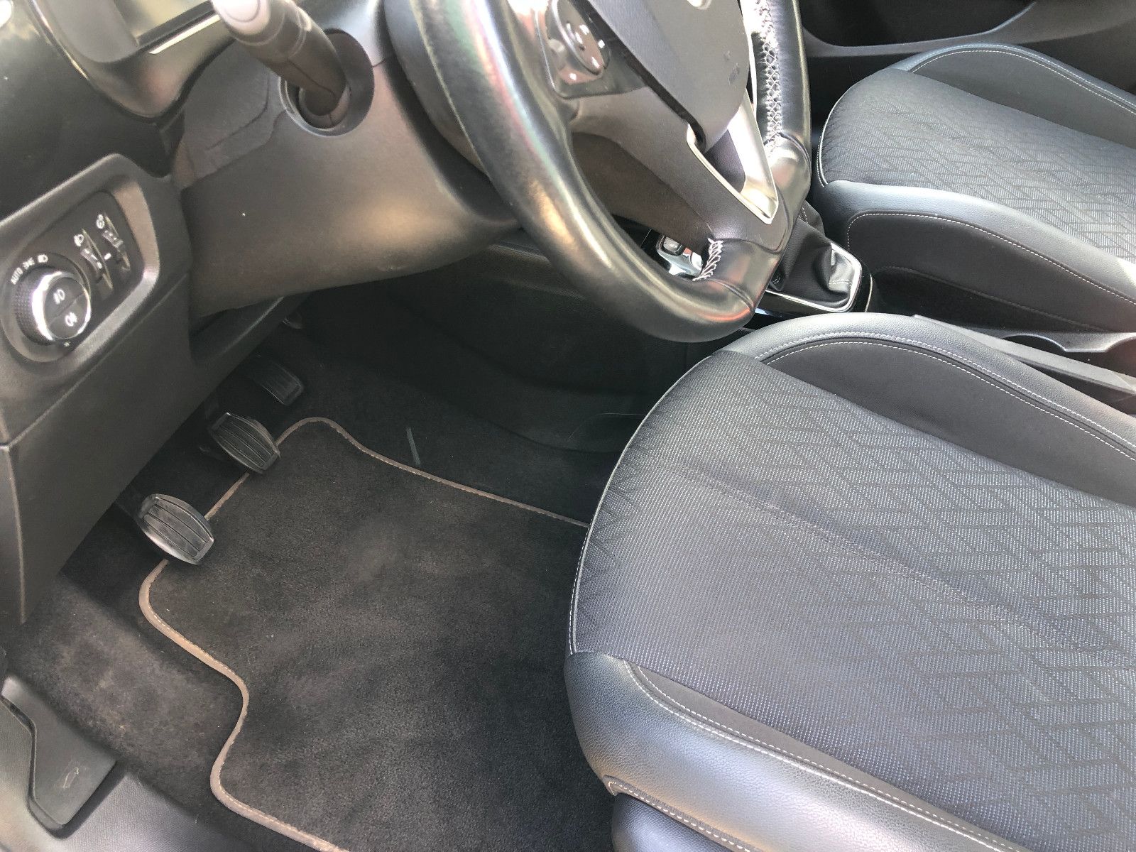 Fahrzeugabbildung Opel CORSA SEHR GEPFL.!  KLIMA.! SITZHEIZ! KAMERA...