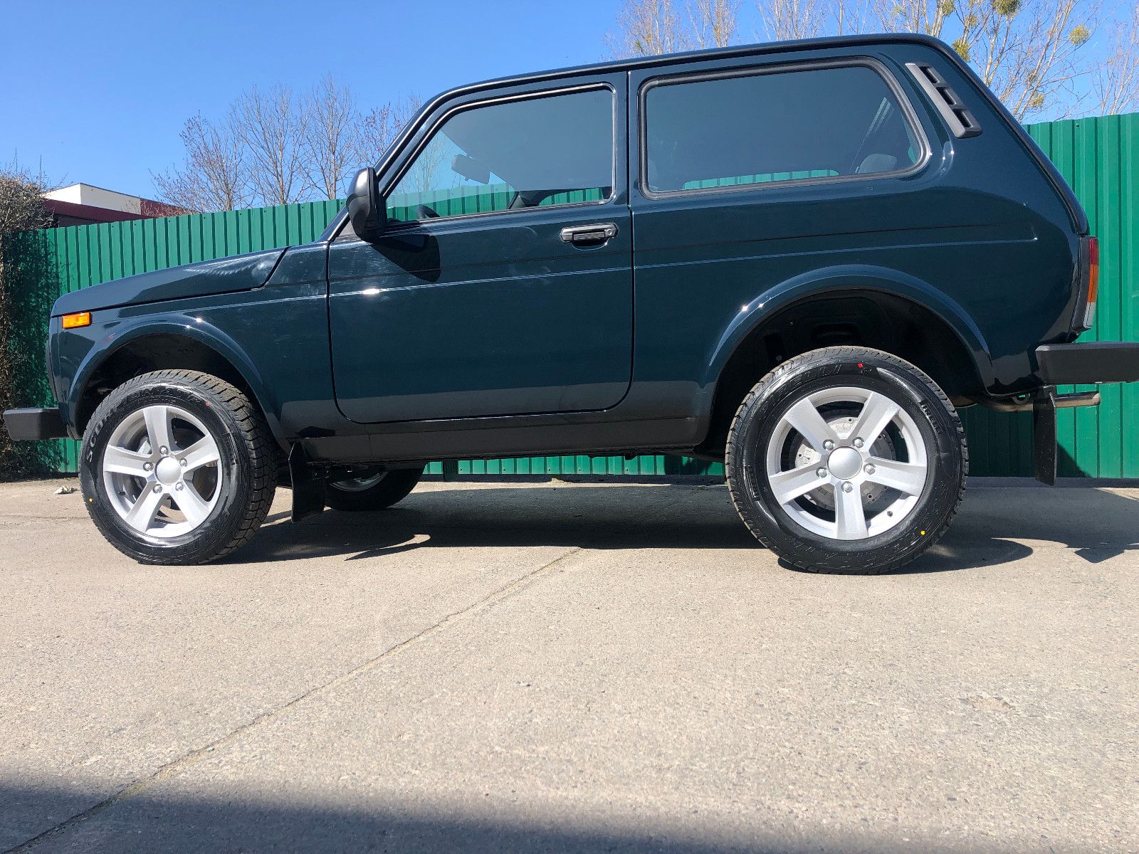 Fahrzeugabbildung Lada NIVA LEGEND! "PREM. PLUS"!  KLIMA! SITZHEIZ.!...