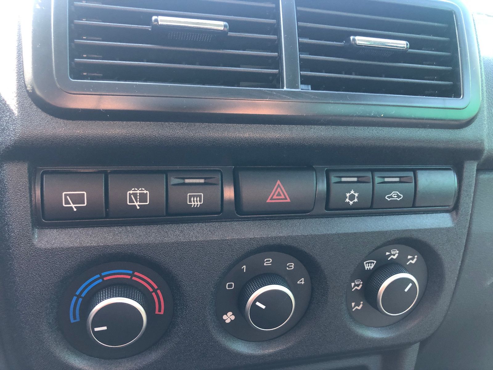 Fahrzeugabbildung Lada NIVA LEGEND! "PREM. PLUS"!  KLIMA! SITZHEIZ.!...