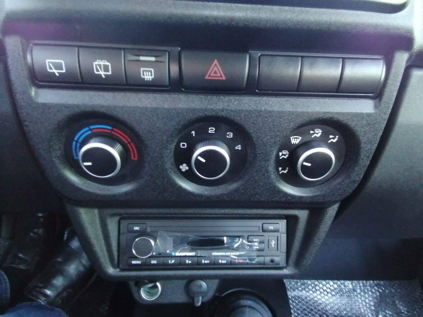 Fahrzeugabbildung Lada NIVA LEGEND! SEILW., AHK, DACHFGEPÄCKTR.! 2025!
