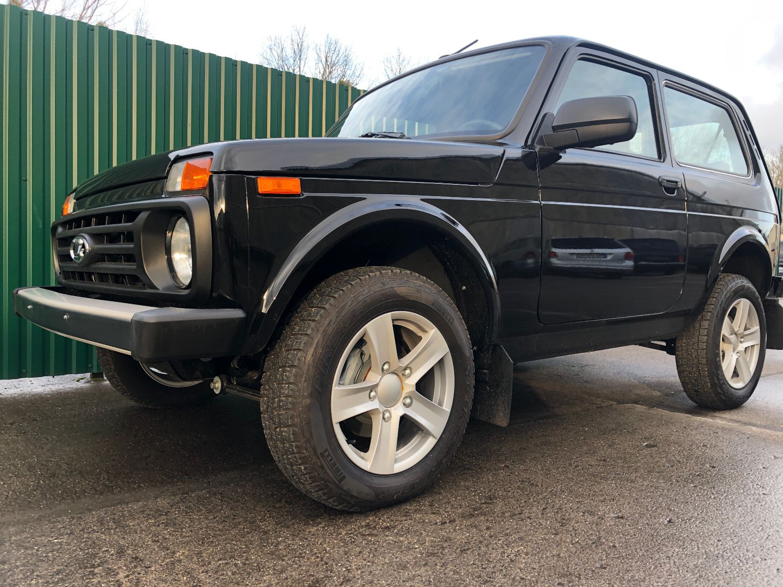 Fahrzeugabbildung Lada Niva LEGEND "PREMIUM PLUS"! KLIMA! SITZHEIZ.!