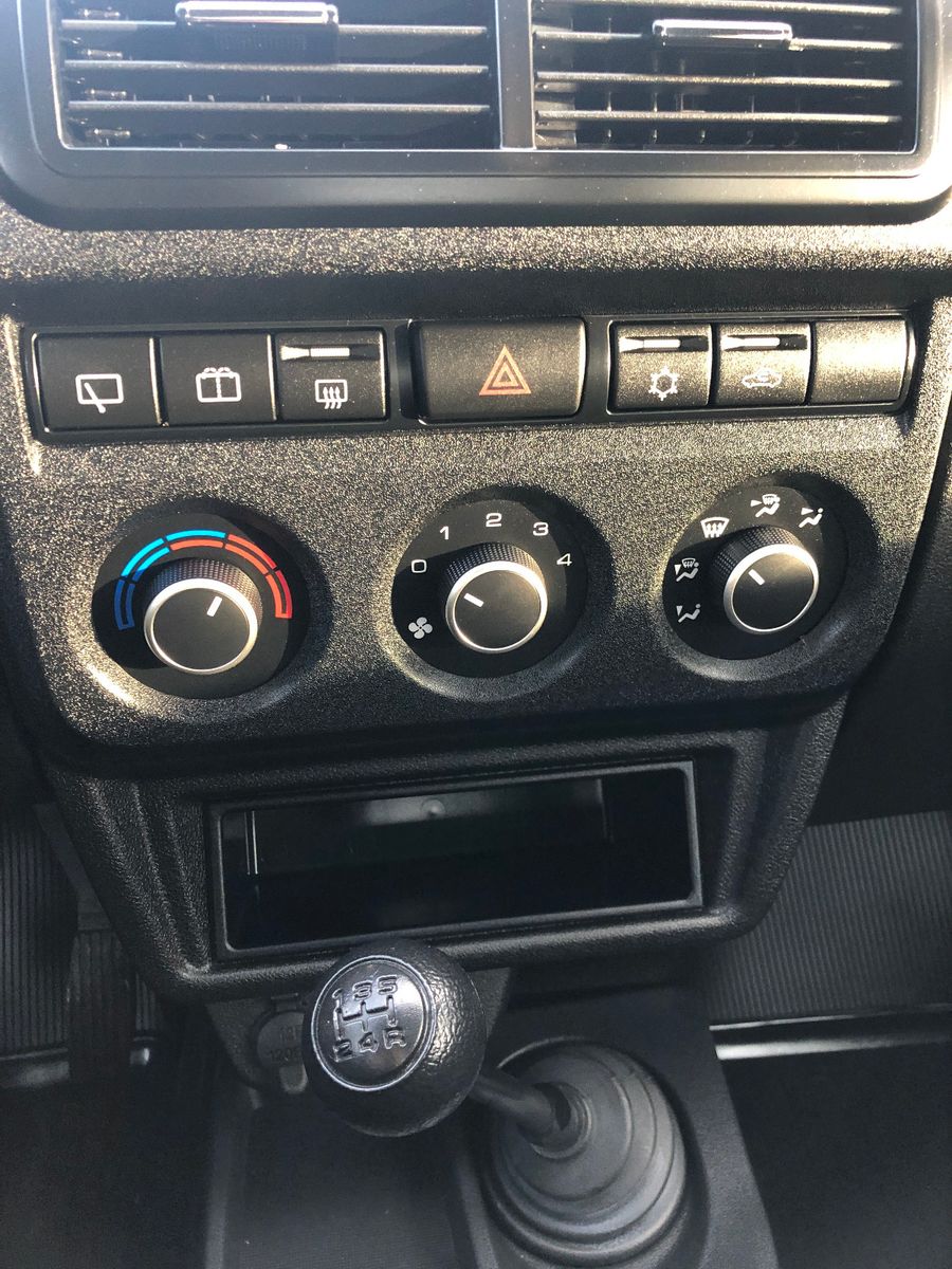 Fahrzeugabbildung Lada Niva LEGEND "PREMIUM PLUS"! KLIMA! SITZHEIZ.!