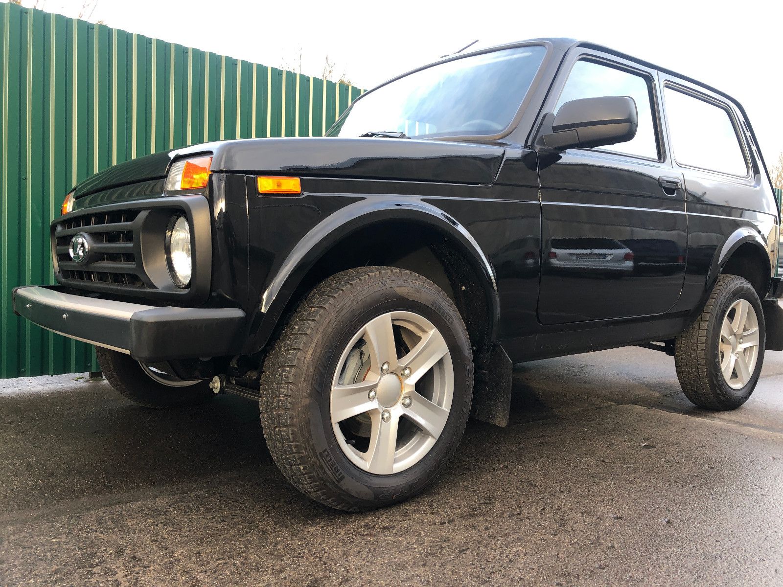 Fahrzeugabbildung Lada Niva LEGEND "PREMIUM PLUS"! KLIMA! SITZHEIZ.!