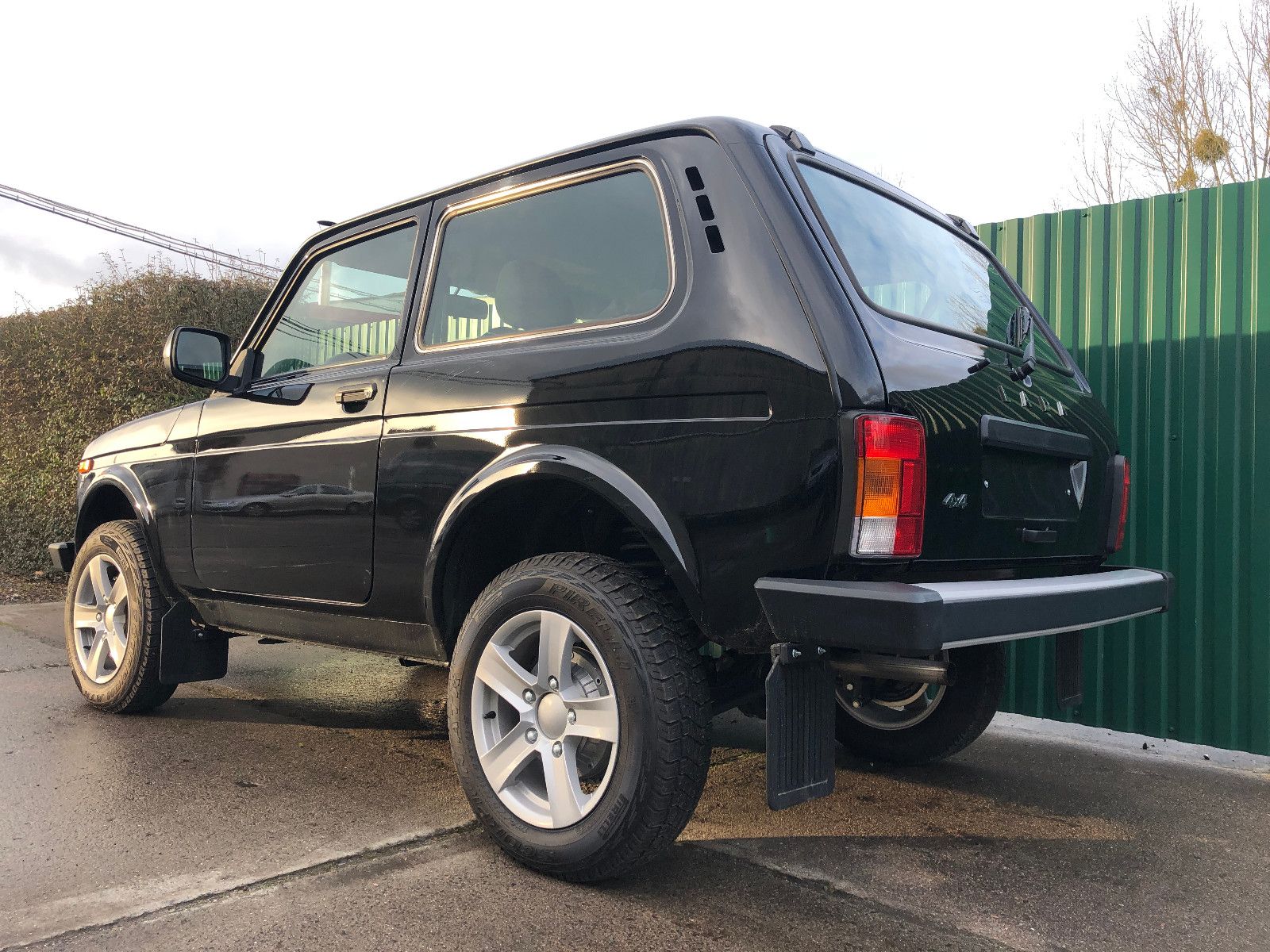 Fahrzeugabbildung Lada Niva LEGEND "PREMIUM PLUS"! KLIMA! SITZHEIZ.!