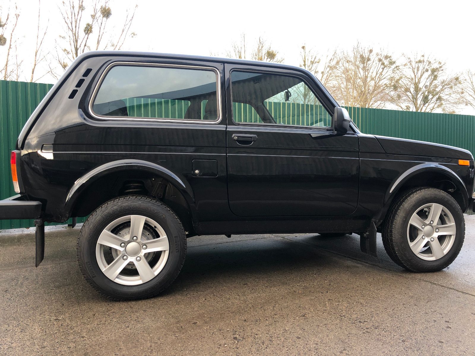 Fahrzeugabbildung Lada Niva LEGEND "PREMIUM PLUS"! KLIMA! SITZHEIZ.!