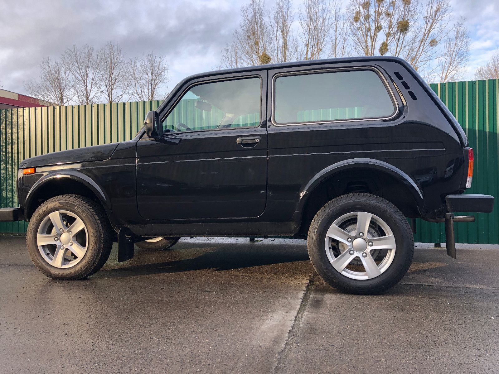Fahrzeugabbildung Lada Niva LEGEND "PREMIUM PLUS"! KLIMA! SITZHEIZ.!