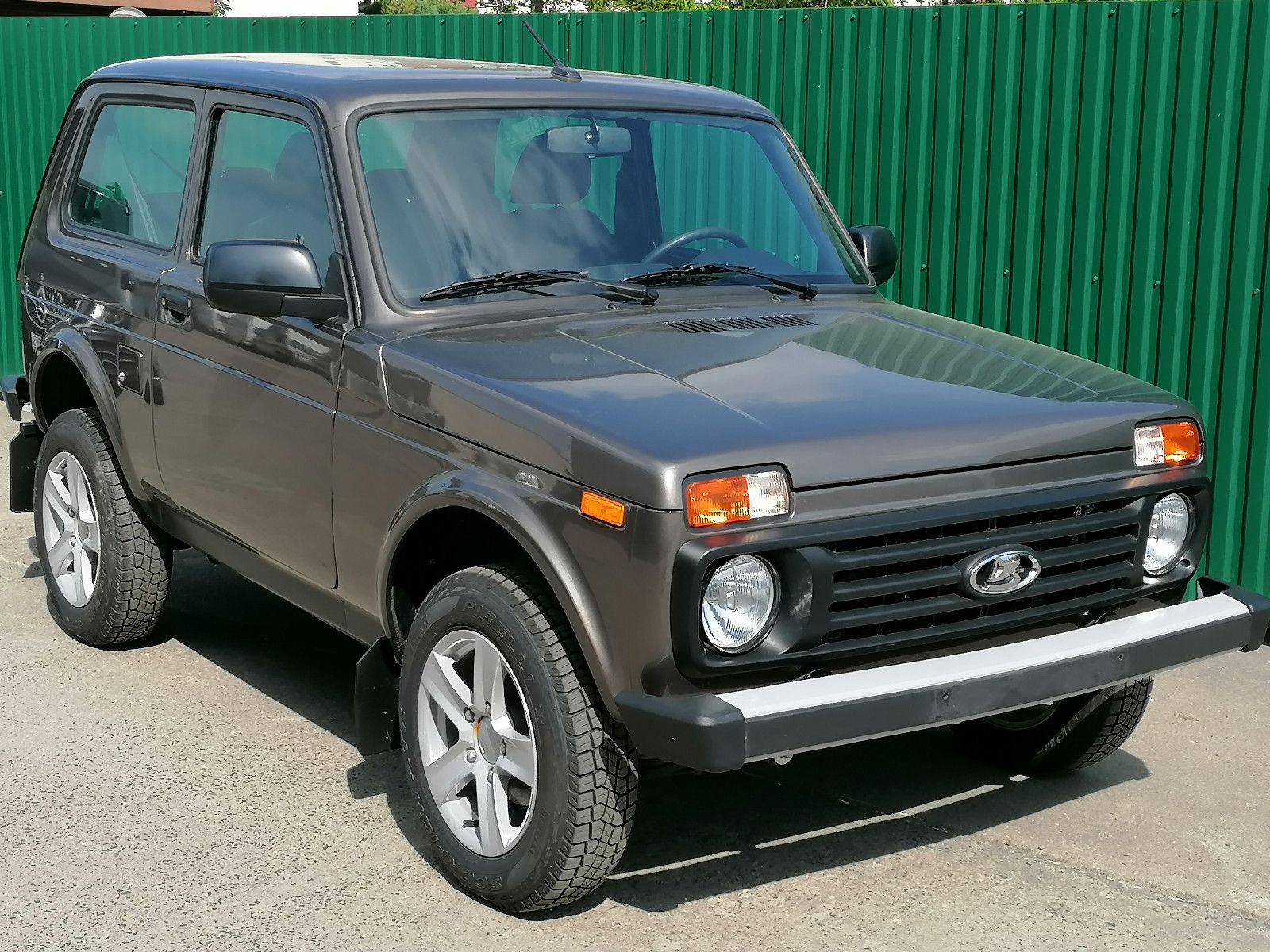 Fahrzeugabbildung Lada Niva "PREMIUM PLUS" KLIMA/ AET- Kollektion 2025!