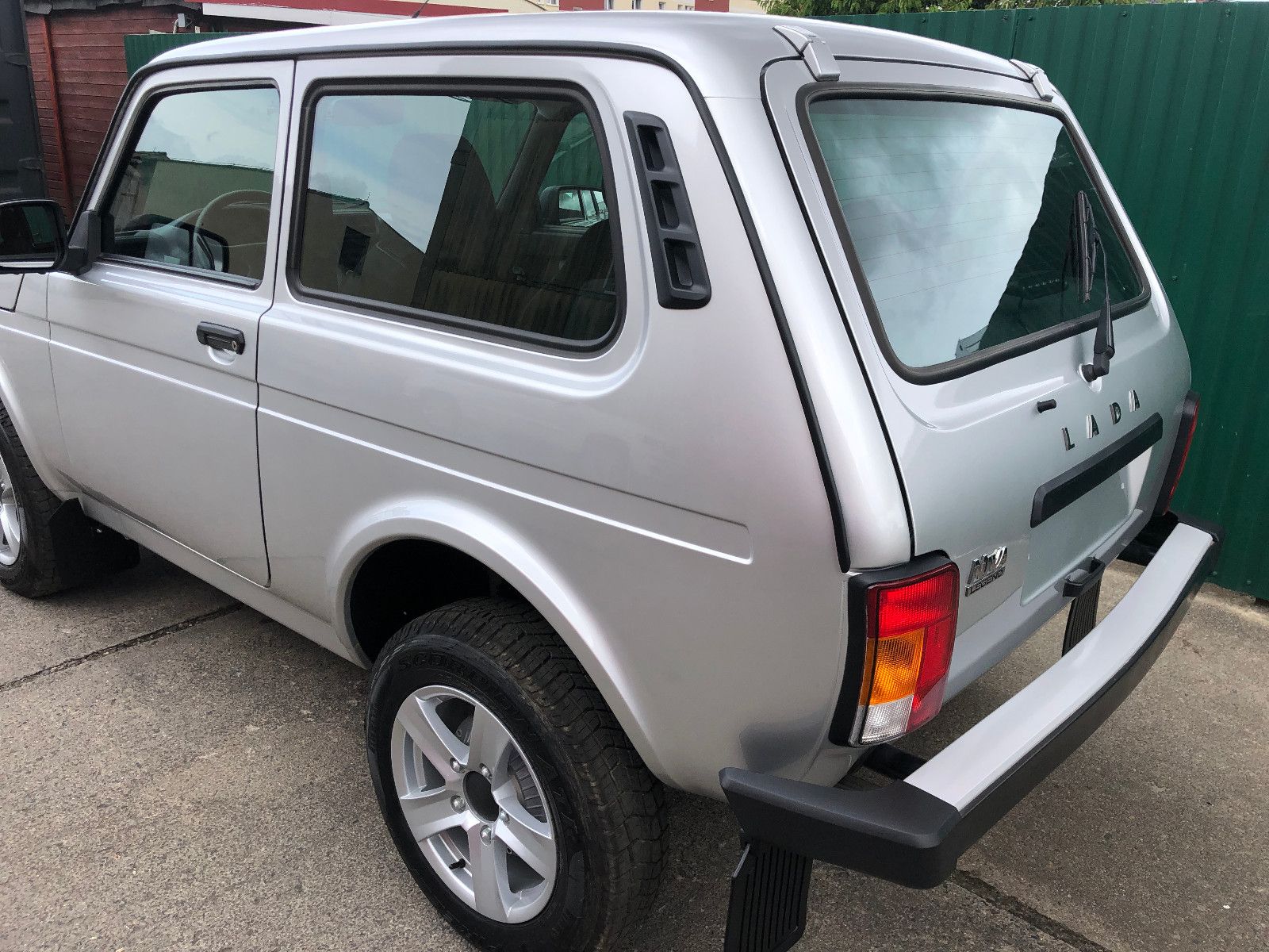 Fahrzeugabbildung Lada NIVA LEGEND "PREMIUM PLUS"! AET-Kollektion 2025!