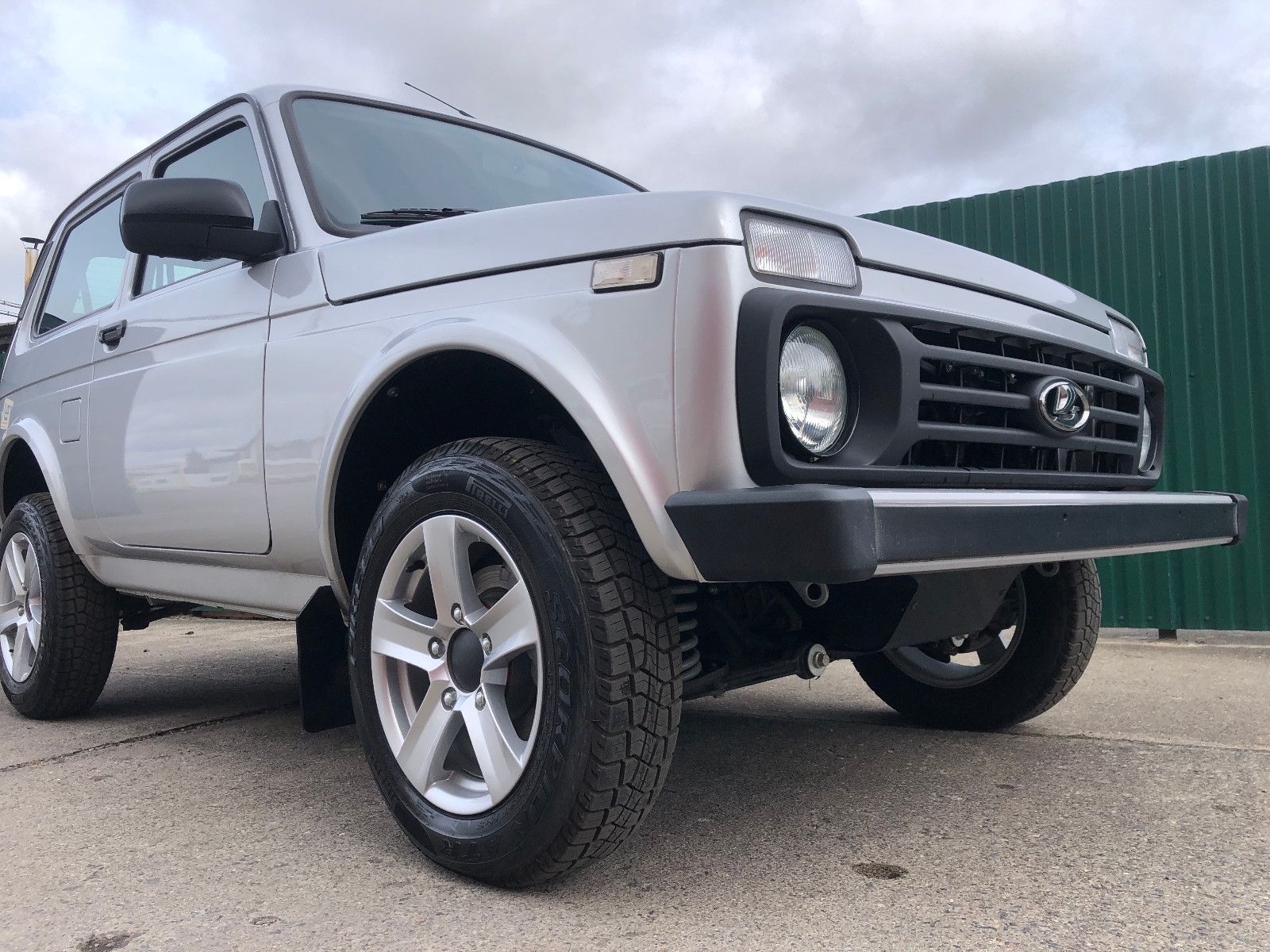 Fahrzeugabbildung Lada NIVA LEGEND "PREMIUM PLUS"! AET-Kollektion 2025!