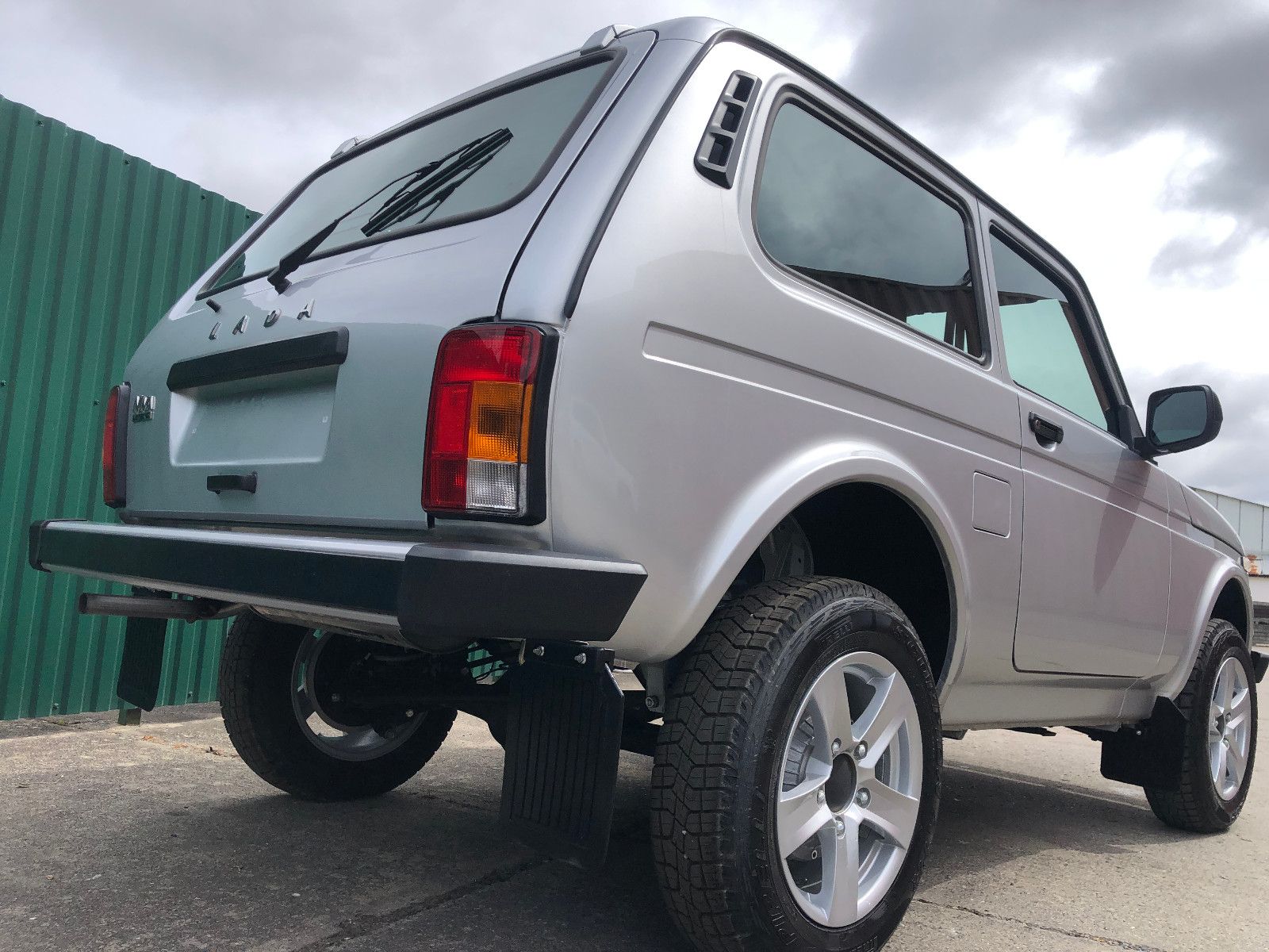 Fahrzeugabbildung Lada NIVA LEGEND "PREMIUM PLUS"! AET-Kollektion 2025!