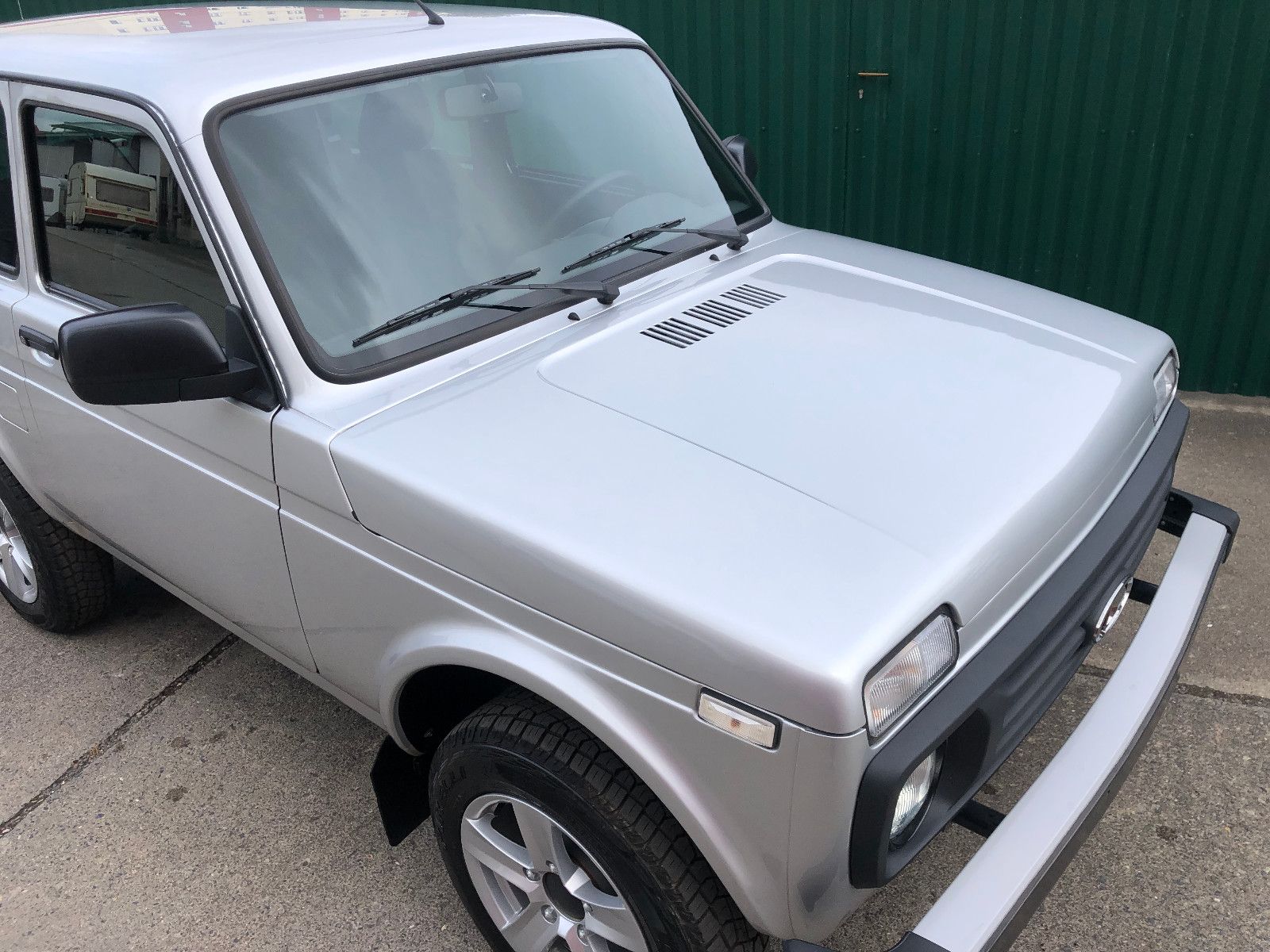 Fahrzeugabbildung Lada NIVA LEGEND "PREMIUM PLUS"! AET-Kollektion 2025!