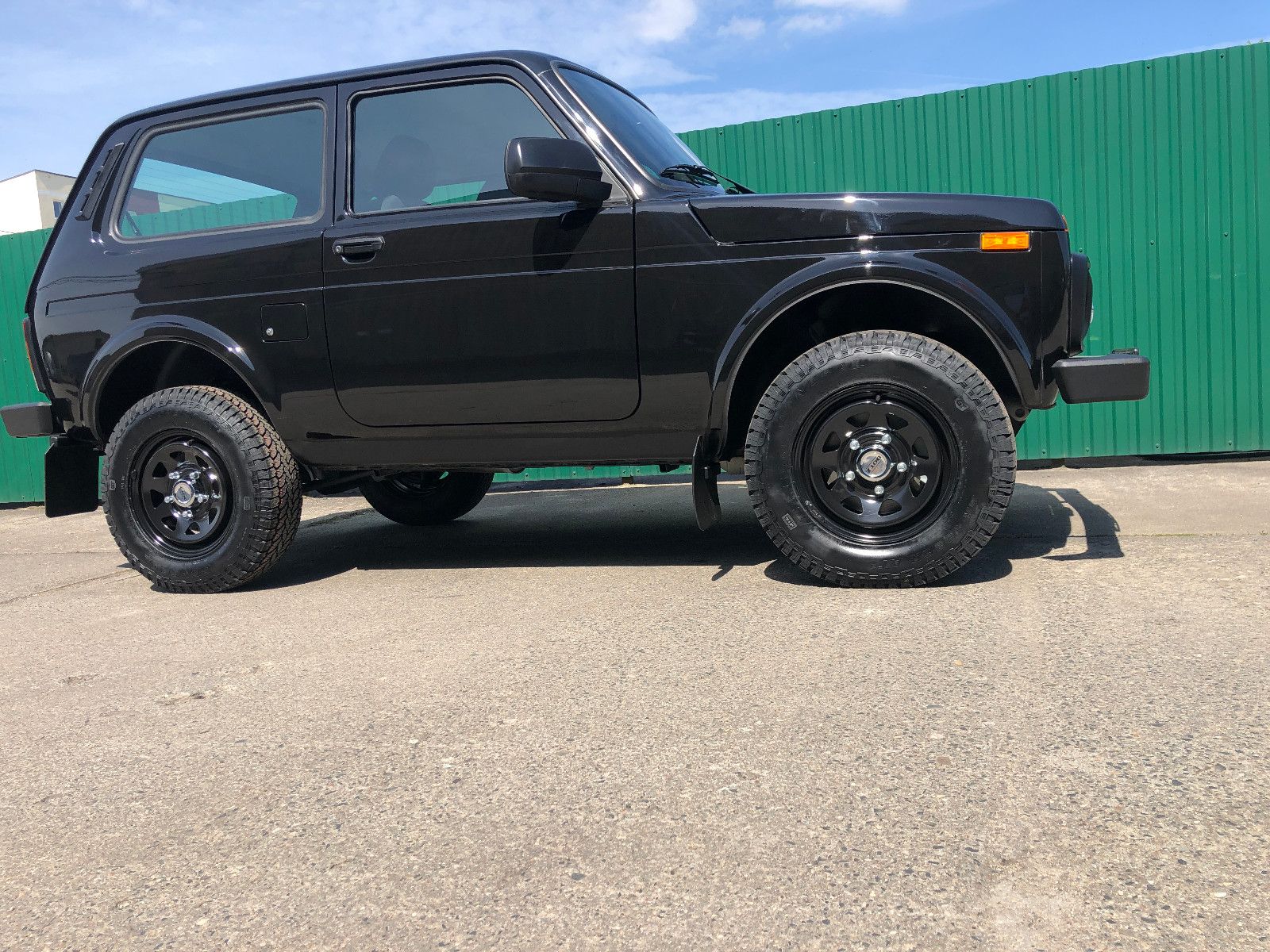 Lada NIVA "NORMA EXKLUSIV" AHK! DOTZ-Räder! AET-2025