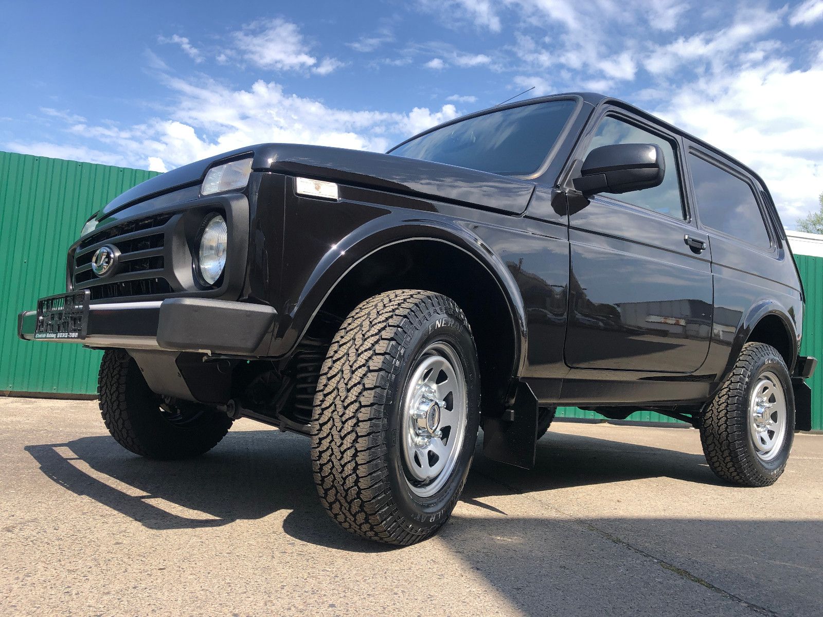 Fahrzeugabbildung Lada LADA NIVA "PREMIUM PLUS" Sonderausst.  AET-2025!