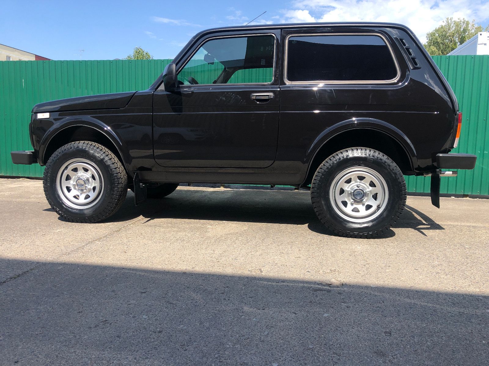 Fahrzeugabbildung Lada LADA NIVA "PREMIUM PLUS" Sonderausst.  AET-2025!