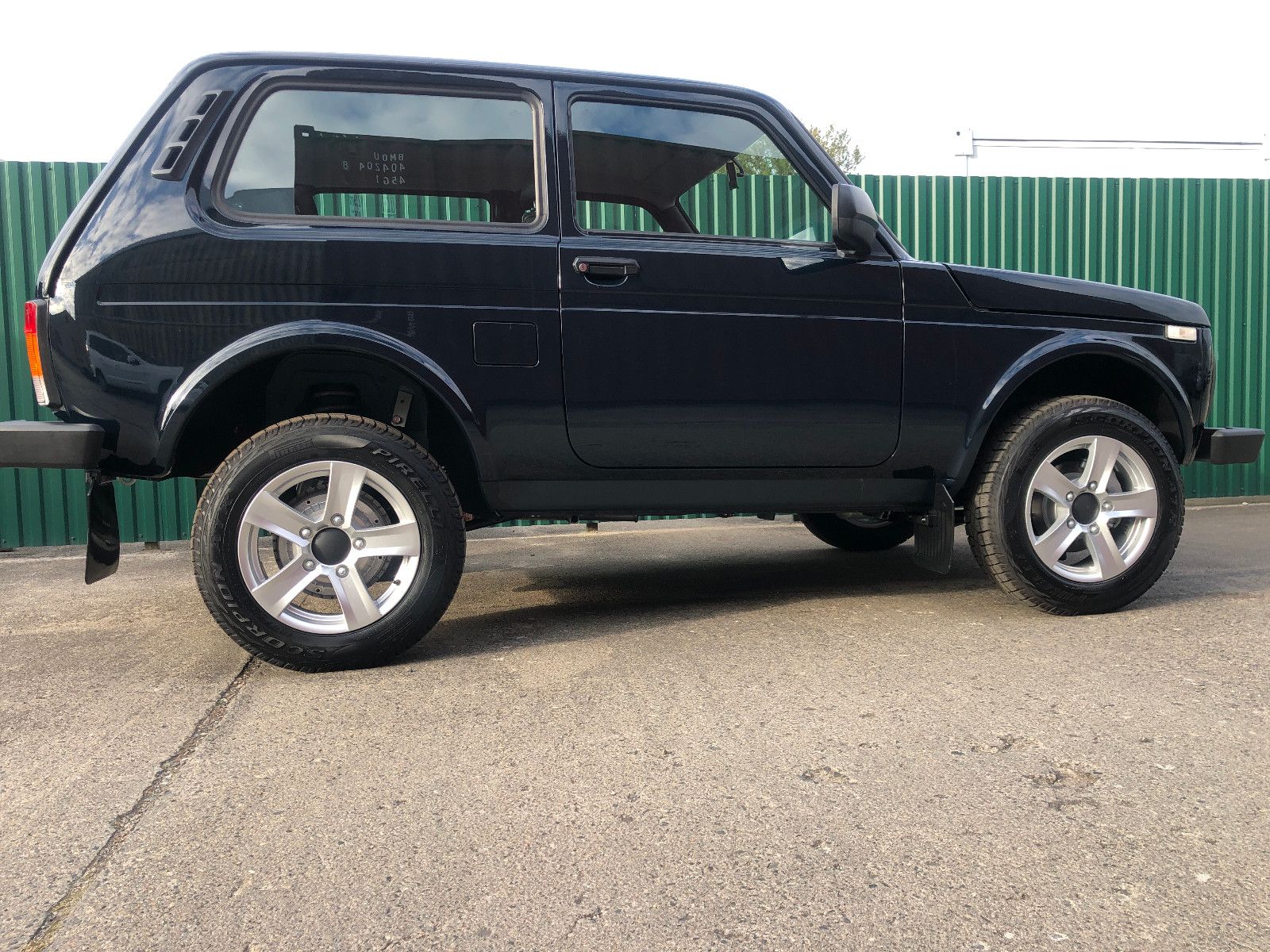 Fahrzeugabbildung Lada Niva "PREMIUM PLUS" KLIMA/ SITZHEIZUNG AET-2025!