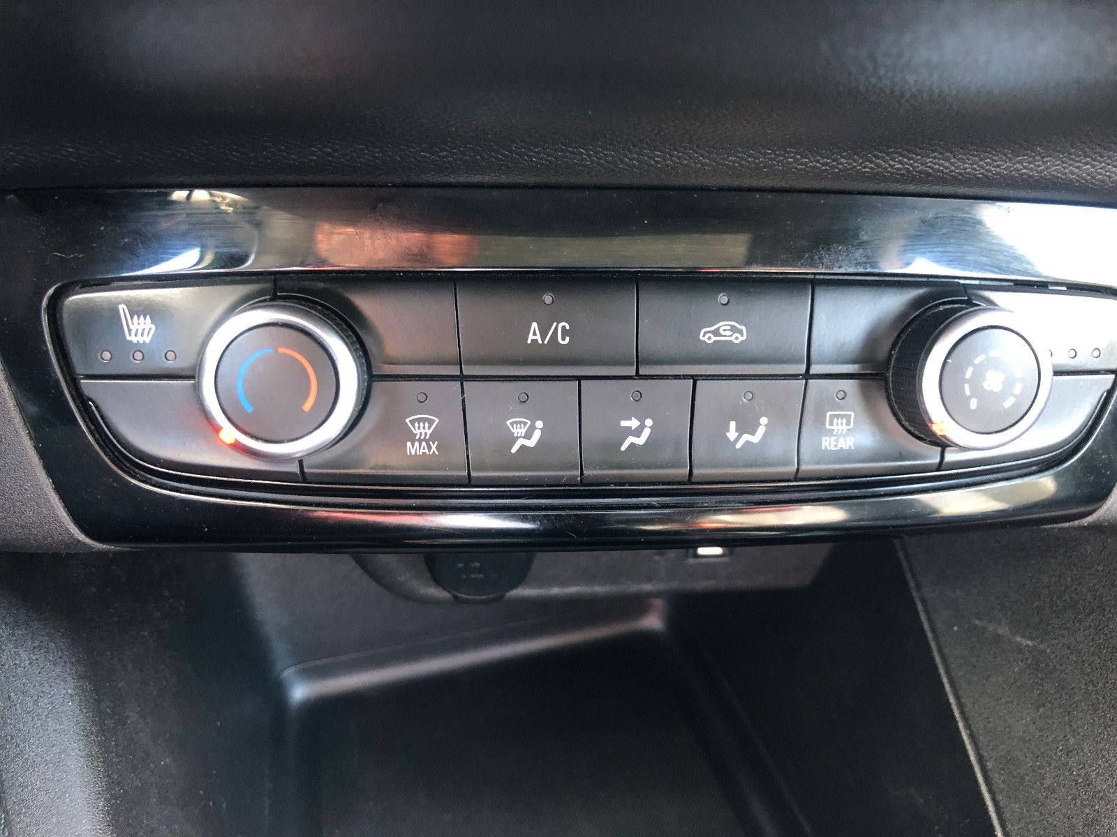 Fahrzeugabbildung Opel CORSA SEHR GEPFL.! KLIMA.! SITZHEIZ! KAMERA...