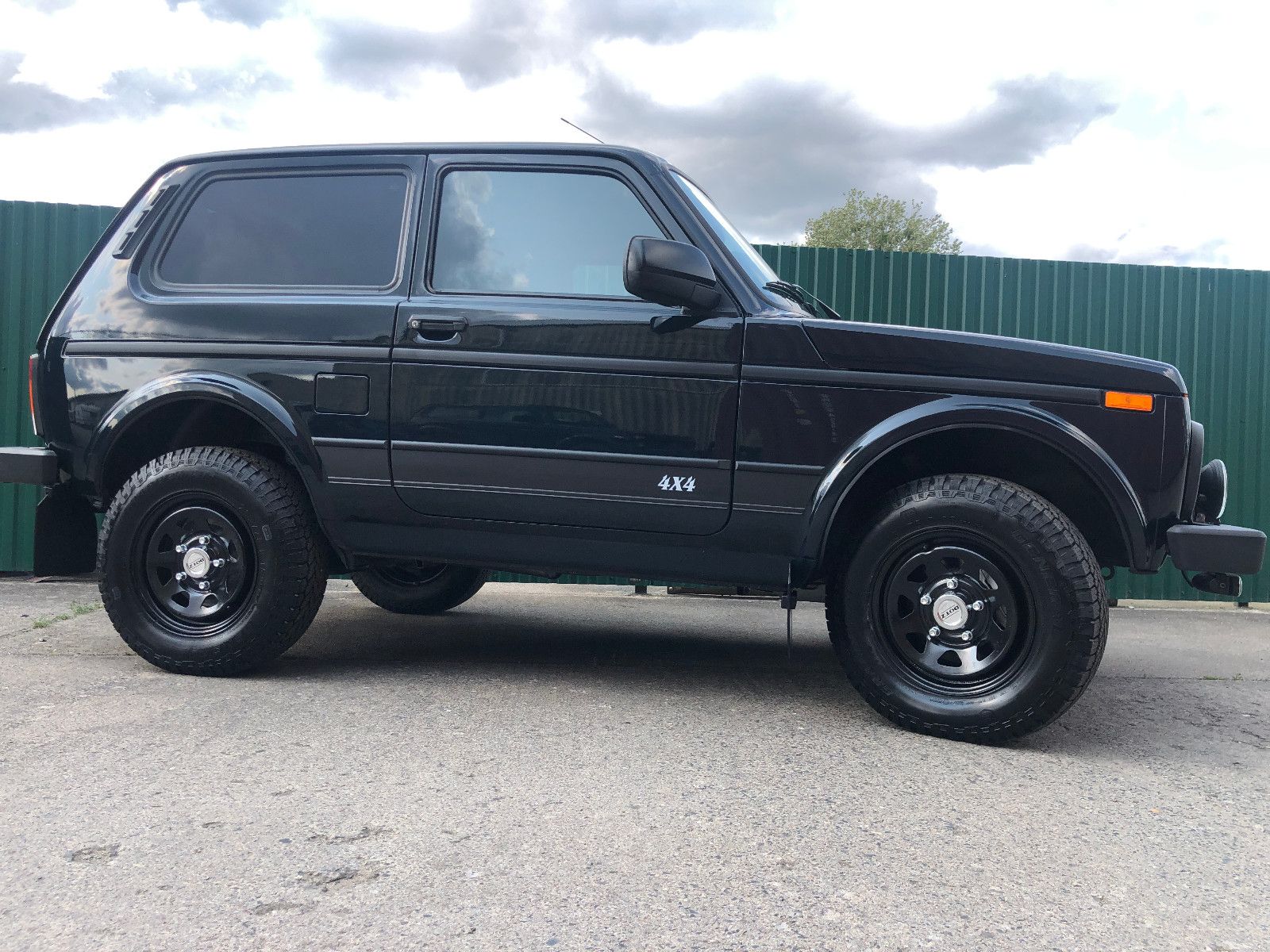 Fahrzeugabbildung Lada Niva LEGEND "PREMIUM PLUS"! VIP-AUSSTATTUNG!