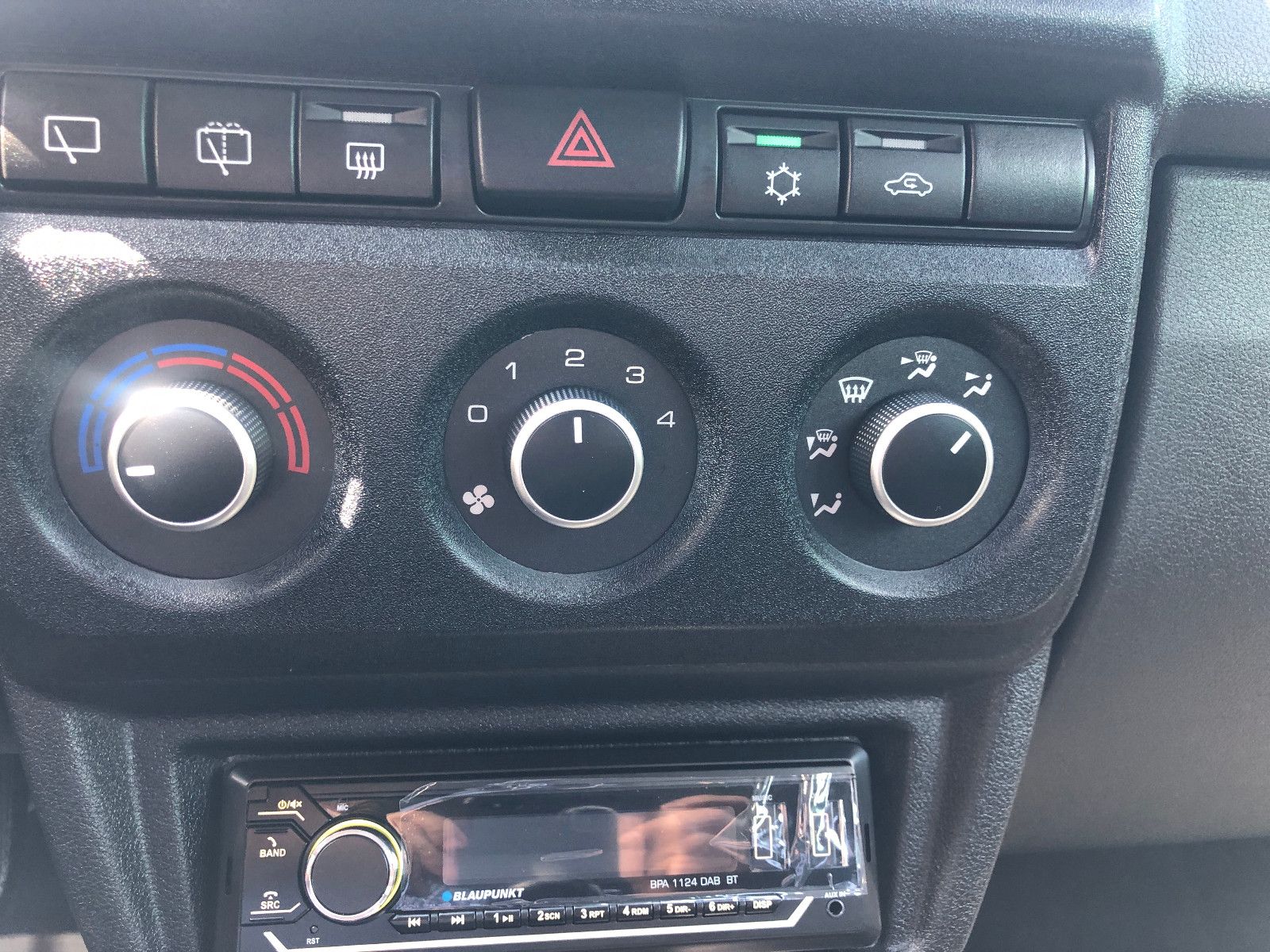 Fahrzeugabbildung Lada LADA NIVA "PREMIUM PLUS" Sonderausst. AET-2025!