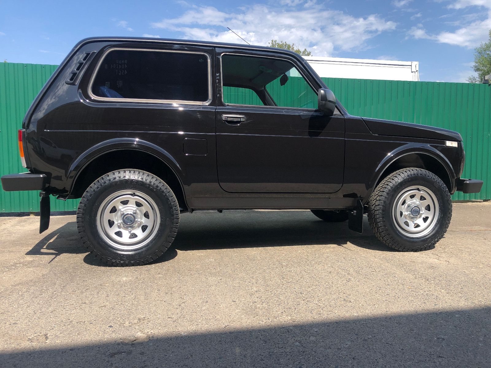 Fahrzeugabbildung Lada LADA NIVA "PREMIUM PLUS" Sonderausst. AET-2025!