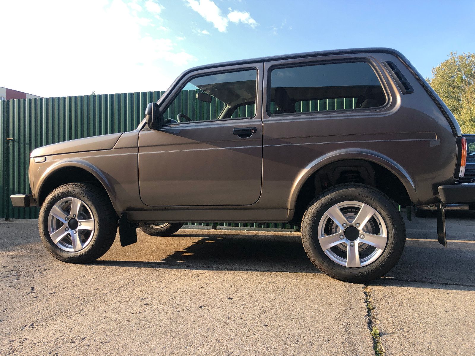 Fahrzeugabbildung Lada Niva "PREMIUM PLUS" KLIMA/ AET- Kollektion 2025!