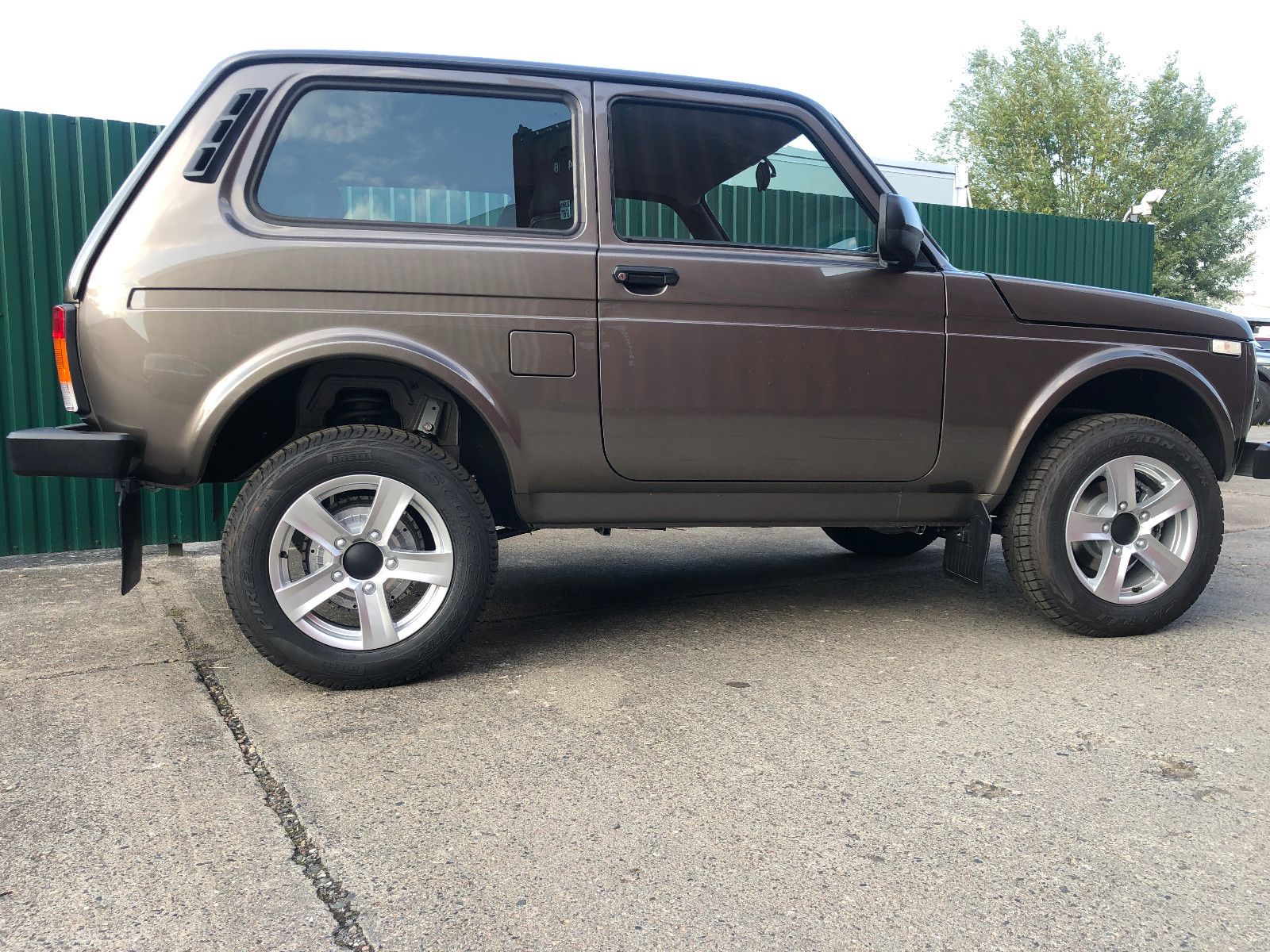 Fahrzeugabbildung Lada Niva "PREMIUM PLUS" KLIMA/ AET- Kollektion 2025!