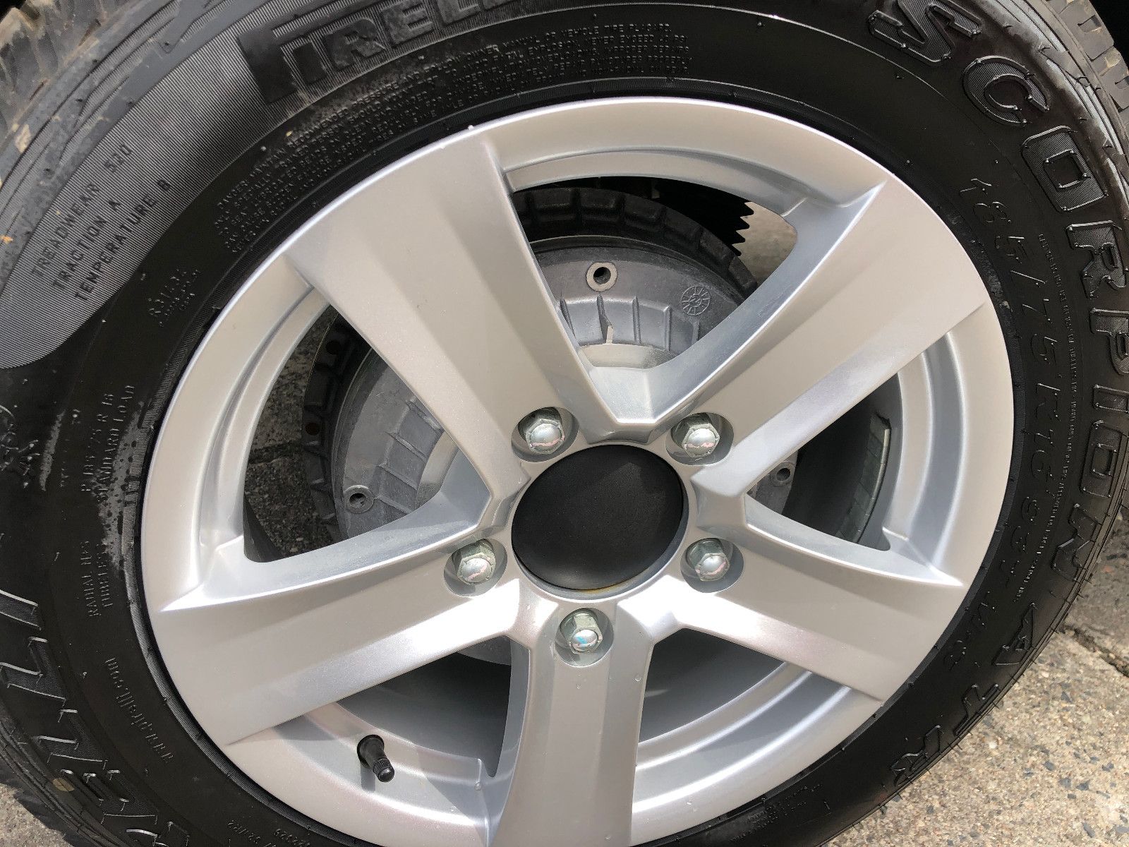 Fahrzeugabbildung Lada NIVA LEGEND "PREMIUM PLUS"! AET-Kollektion 2025!